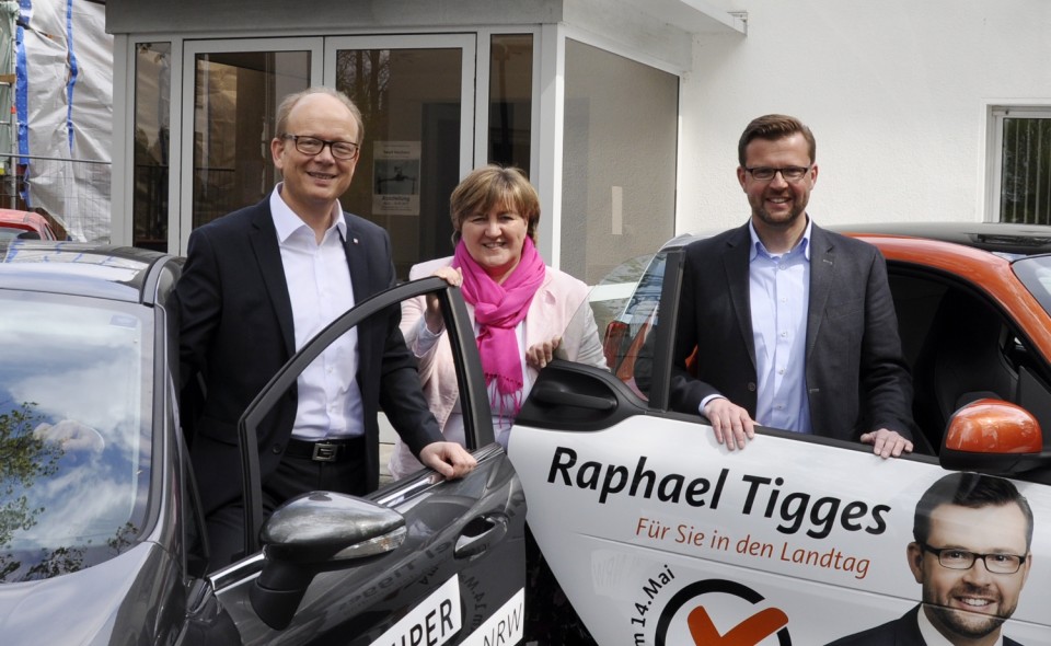 Werden mit ihren Wahlkampfmobilen bis zum 14. Mai noch viel unterwegs sein (v.l.): André Kuper MdL, Birgit Ernst und Raphael Tigges. Werden mit ihren Wahlkampfmobilen bis zum 14. Mai noch viel unterwegs sein (v.l.): André Kuper MdL, Birgit Ernst und Raphael Tigges.
