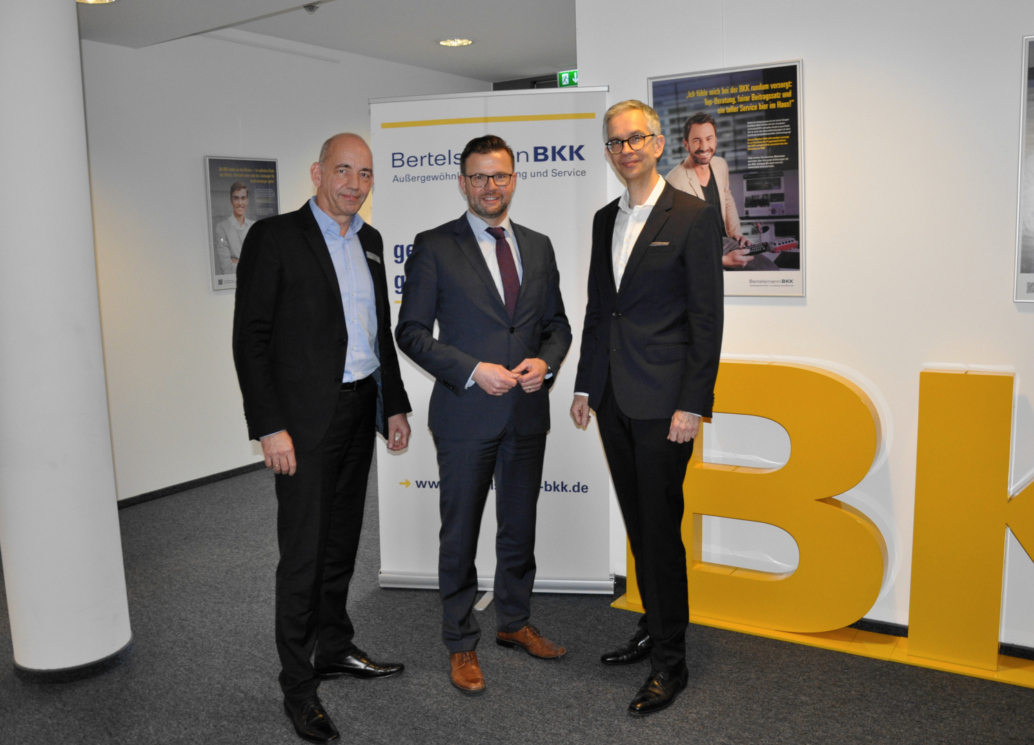 Stefan Döding, Geschäftsbereichsleiter Vertragsmanagement, der Landtagsabgeordnete Raphael Tigges und Thomas Johannwille, Vorstand der Bertelsmann BKK (v.l.). Stefan Döding, Geschäftsbereichsleiter Vertragsmanagement, der Landtagsabgeordnete Raphael Tigges und Thomas Johannwille, Vorstand der Bertelsmann BKK (v.l.).