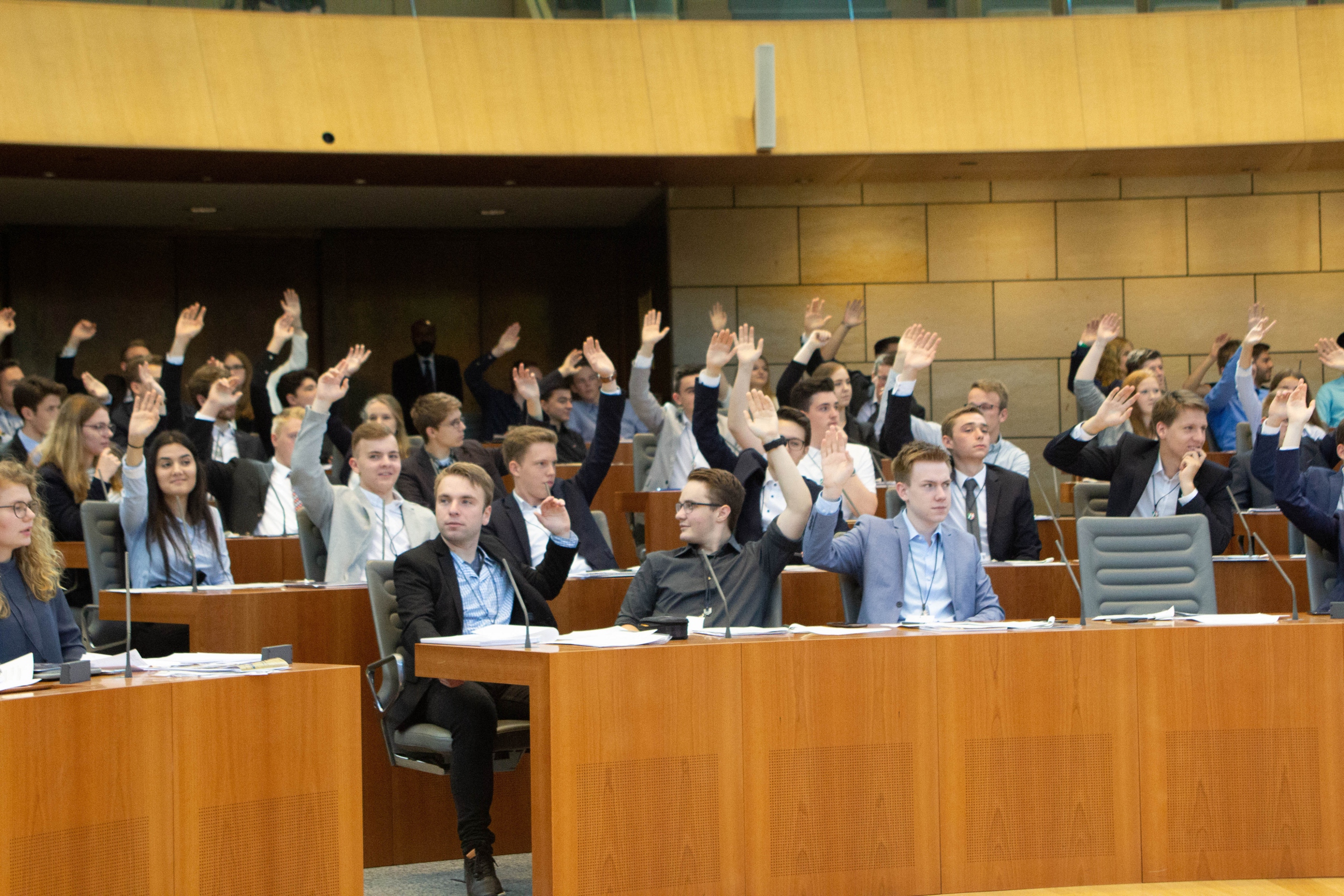 Abstimmung des Jugend-Landtags im Plenarsaal. (Foto: Landtag NRW)