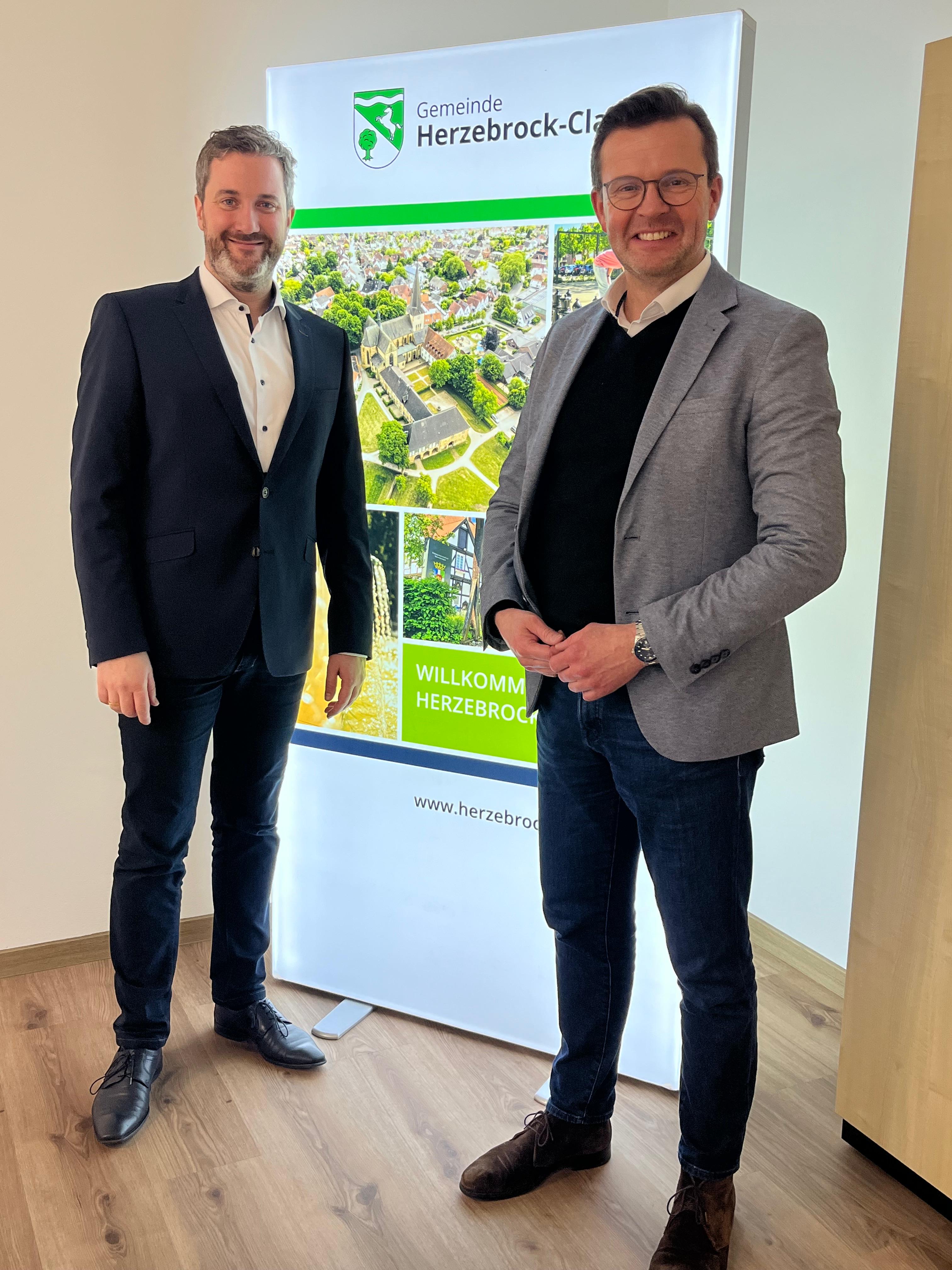 B�rgermeister Marco Diethelm (l.) und der Landtagsabgeordnete Raphael Tigges